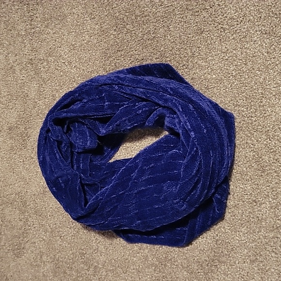 Infinity Scarf - Picture 2 of 3